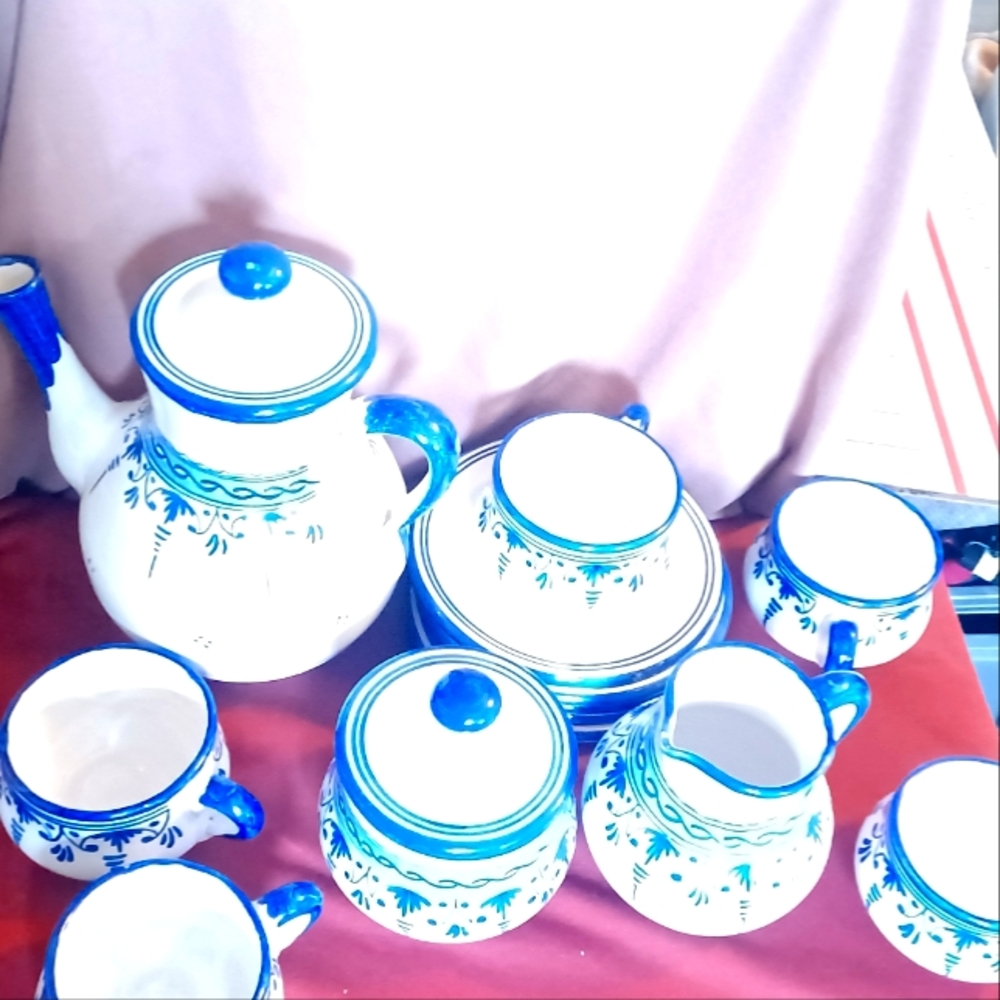 Beautiful Vintage 15 pc cobalt blue and white teapot set